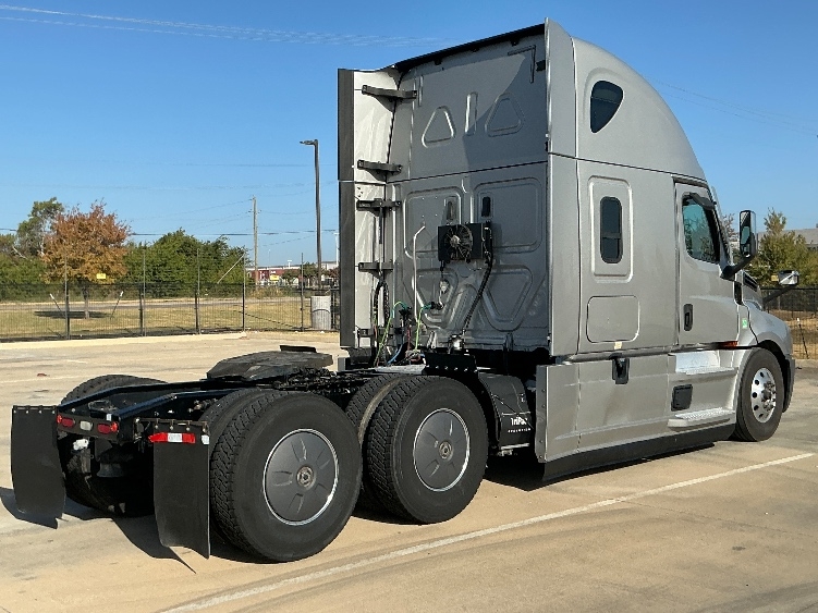 2020 Freightliner Cascadia in Dallas, TX — photo 7