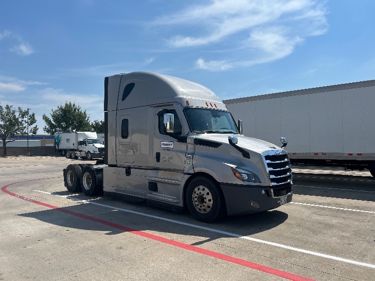 2020 Freightliner Cascadia in Carrollton, TX