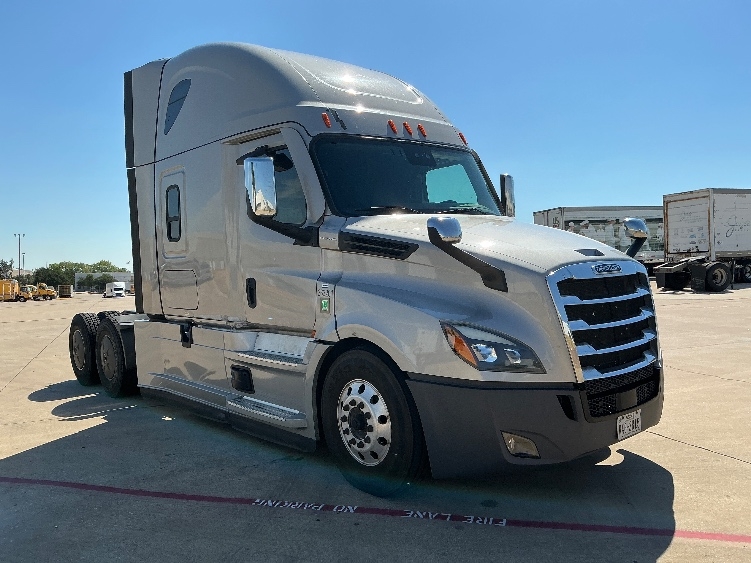 2020 Freightliner Cascadia in Grand Prairie, TX