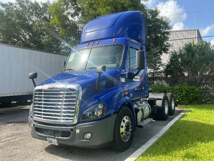 2020 Freightliner Cascadia in Medley, FL