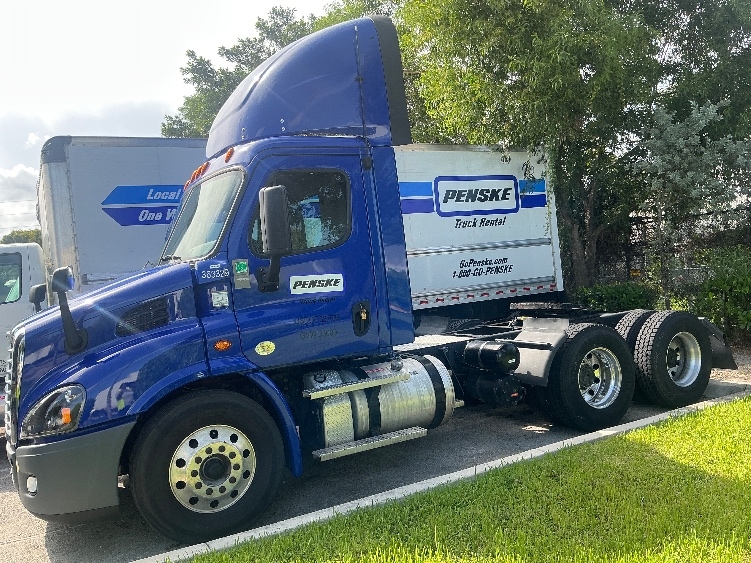 2020 Freightliner Cascadia in Medley, FL — photo 4