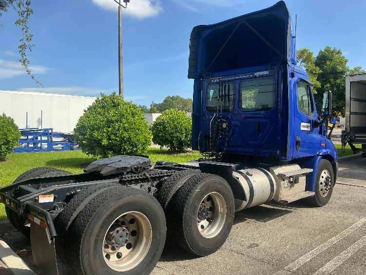 2020 Freightliner Cascadia in Medley, FL — photo 7