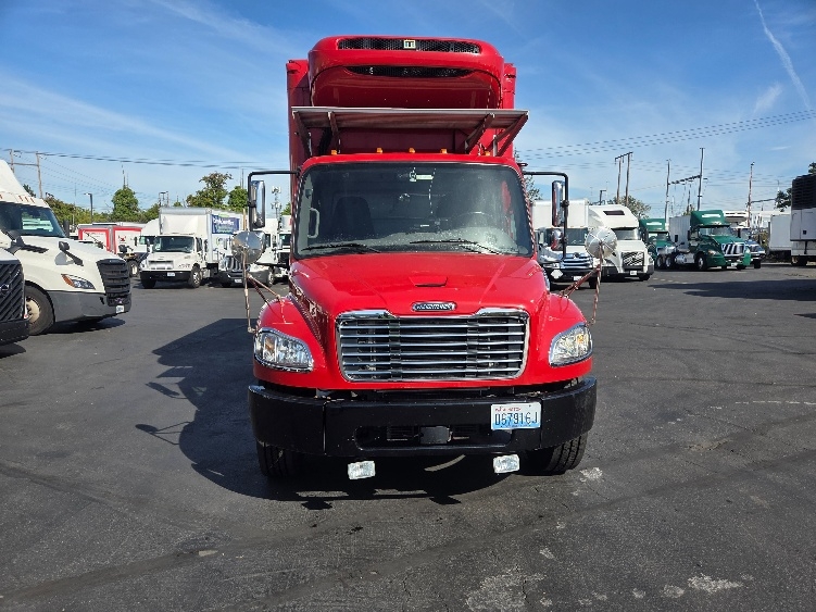 2021 Freightliner eM2 in Kent, WA — photo 2