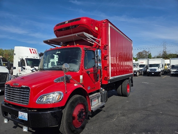 2021 Freightliner eM2 in Kent, WA — photo 3