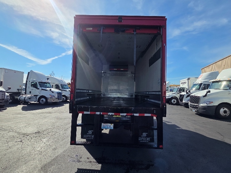 2021 Freightliner eM2 in Kent, WA — photo 8