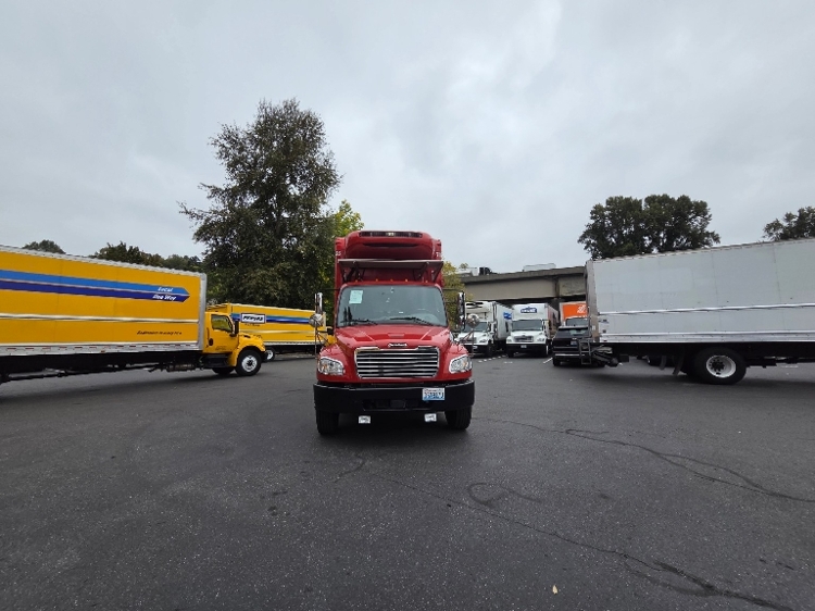 2021 Freightliner eM2 in Tukwila, WA — photo 2