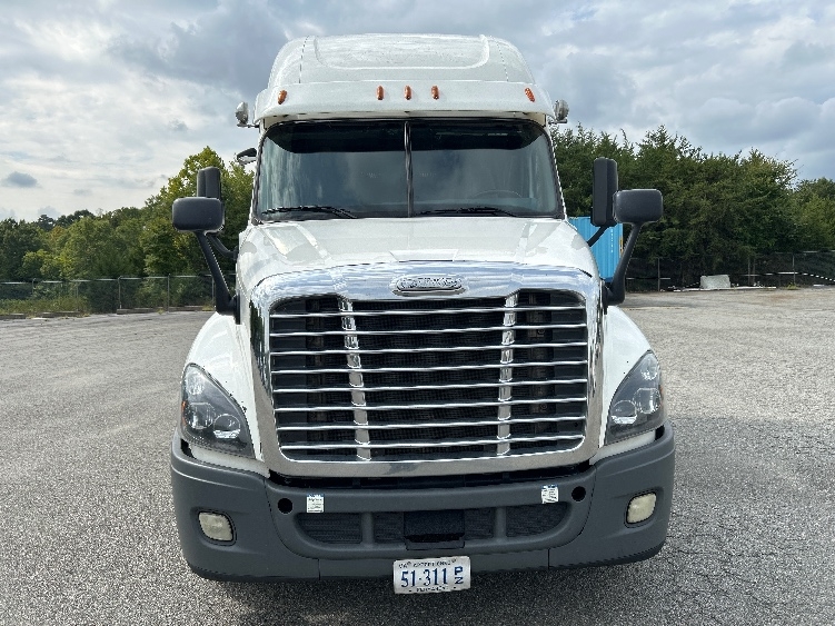 2020 Freightliner Cascadia in Greensboro, NC — photo 2