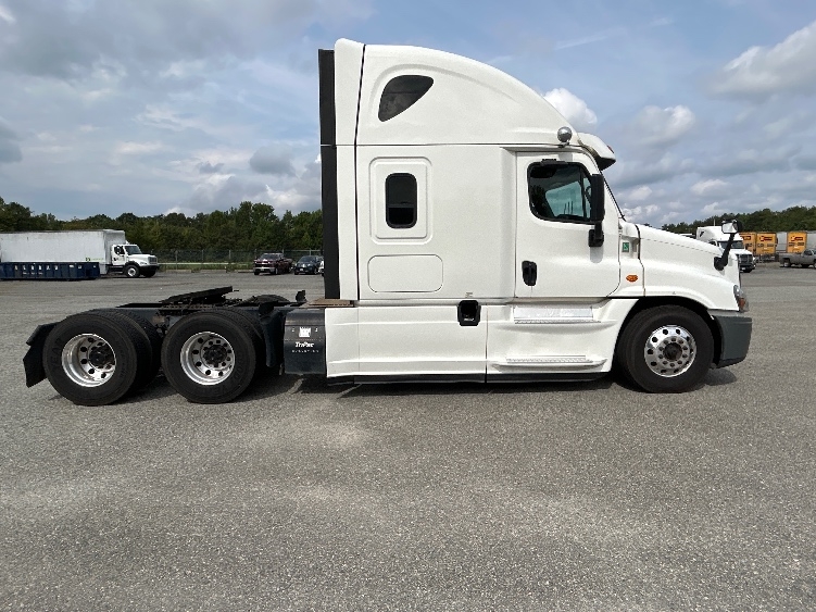 2020 Freightliner Cascadia in Greensboro, NC — photo 8