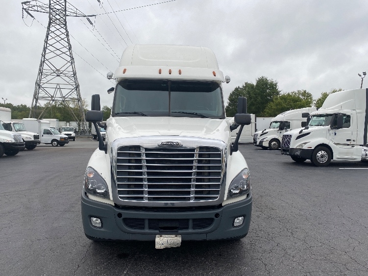 2020 Freightliner Cascadia in Greensboro, NC — photo 2