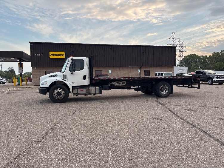 2020 Freightliner eM2 in Lansing, MI — photo 4