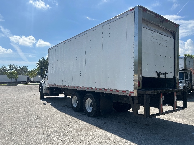 2020 Freightliner eM2 in Pompano Beach, FL — photo 6