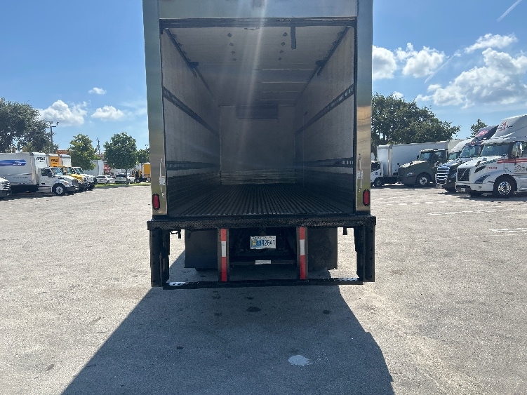2020 Freightliner eM2 in Pompano Beach, FL — photo 8