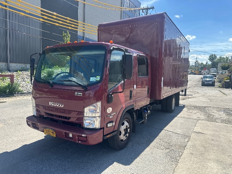2020 Isuzu NQR in Elmsford, NY — photo 3