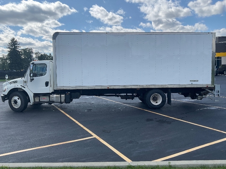 2020 Freightliner eM2 in Akron, OH — photo 4