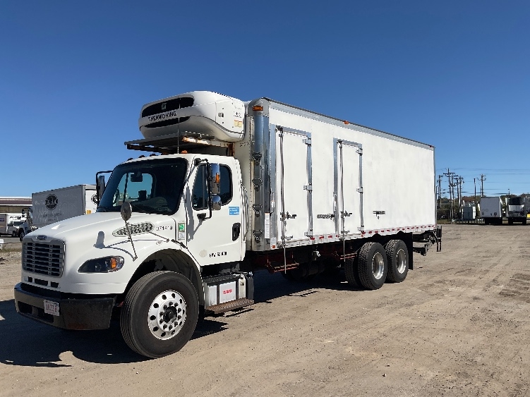 2021 Freightliner eM2 in Braintree, MA — photo 3