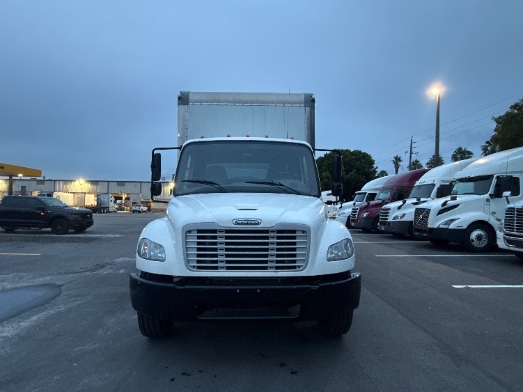 2021 Freightliner eM2 in Medley, FL — photo 2
