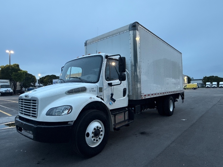 2021 Freightliner eM2 in Medley, FL — photo 3