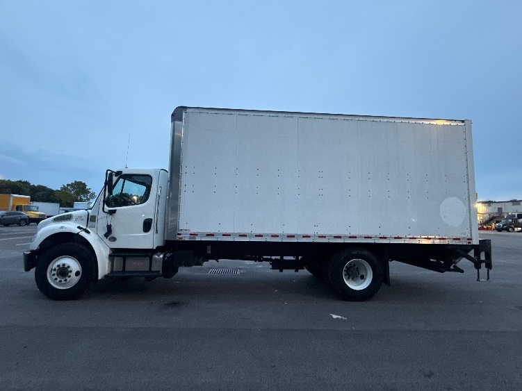 2021 Freightliner eM2 in Medley, FL — photo 4