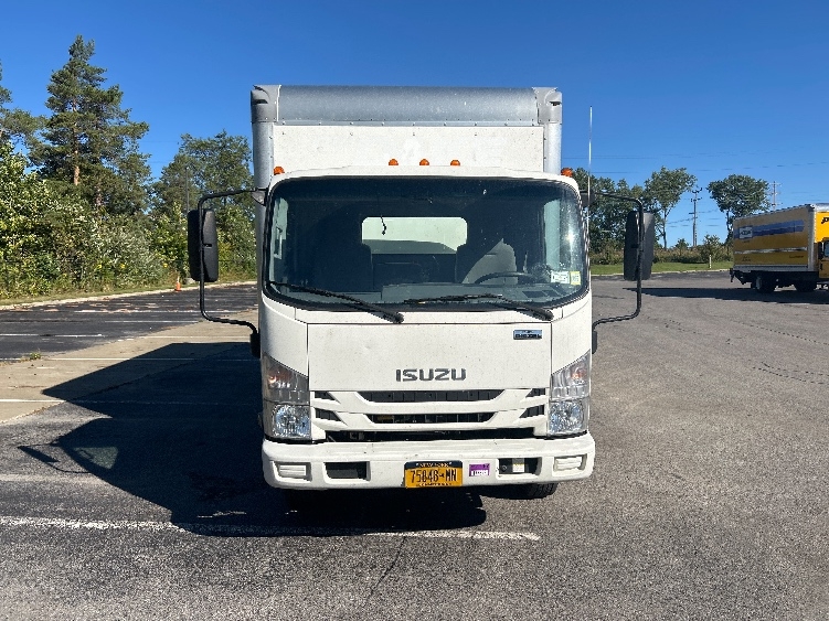 2020 Isuzu NRR in Fredonia, NY — photo 2