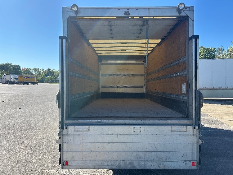 2020 Isuzu NRR in Fredonia, NY — photo 8