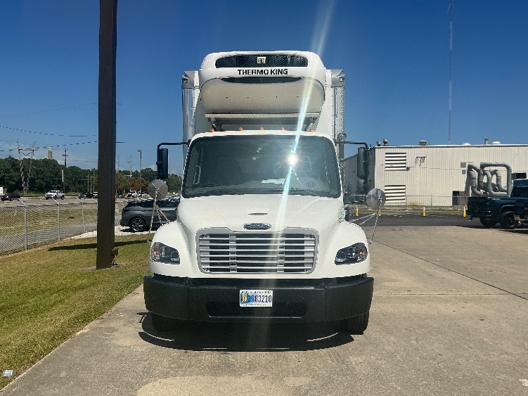 2021 Freightliner eM2 in Gulfport, MS — photo 2