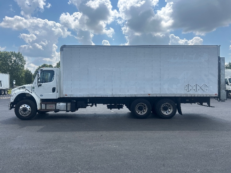 2021 Freightliner eM2 in Louisville, KY — photo 4