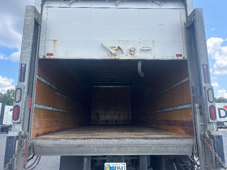 2021 Freightliner eM2 in Louisville, KY — photo 8