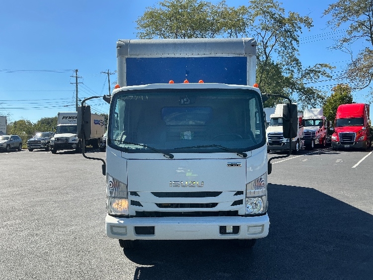 2021 Isuzu NRR in Lexington, KY — photo 2