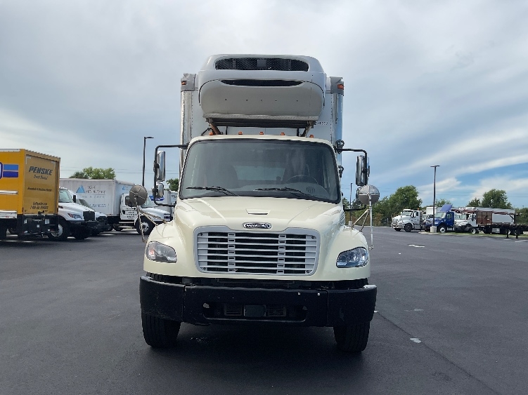 2021 Freightliner eM2 in Tampa, FL — photo 2