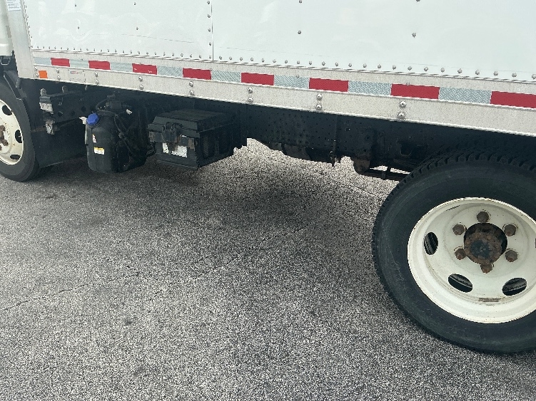 2021 Isuzu NRR in Melrose Park, IL — photo 5