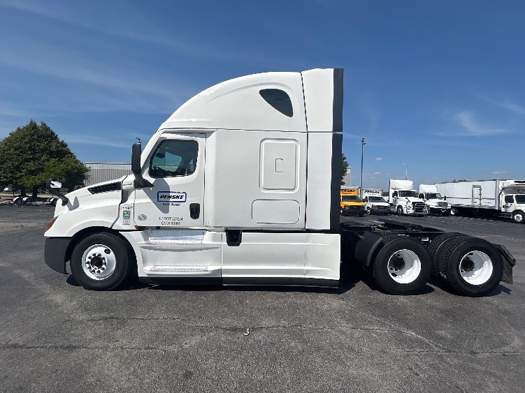 2022 Freightliner Cascadia in Springfield, MO — photo 4