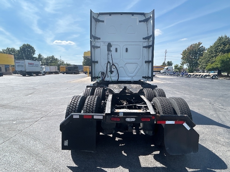 2022 Freightliner Cascadia in Springfield, MO — photo 6