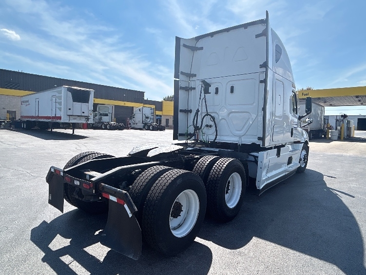 2022 Freightliner Cascadia in Springfield, MO — photo 7