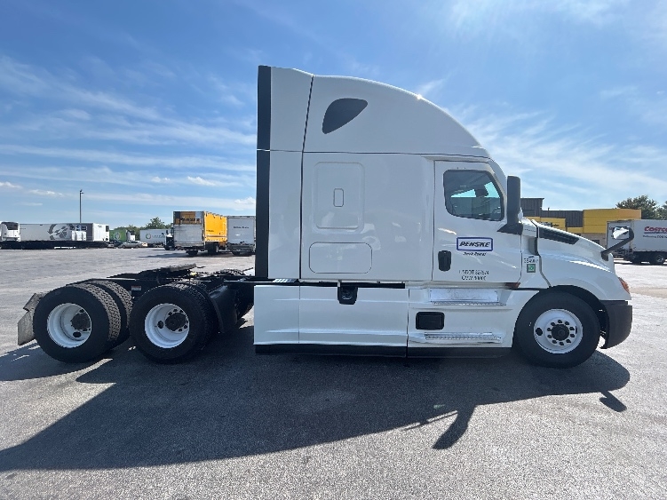 2022 Freightliner Cascadia in Springfield, MO — photo 8
