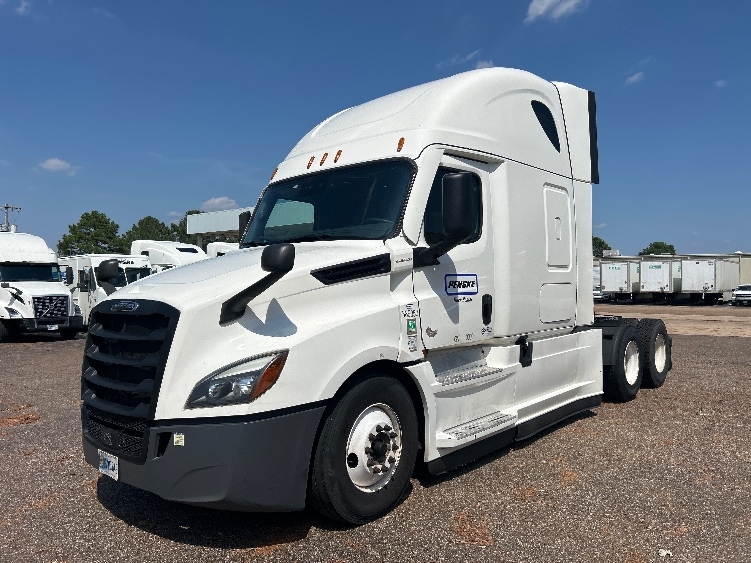 2022 Freightliner Cascadia in Dallas, TX — photo 3