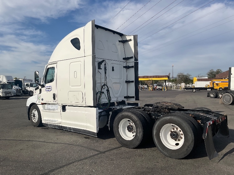 2022 Freightliner Cascadia in San Leandro, CA — photo 5