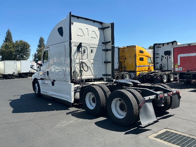 2022 Freightliner Cascadia in San Diego, CA — photo 5