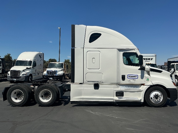 2022 Freightliner Cascadia in San Diego, CA — photo 8
