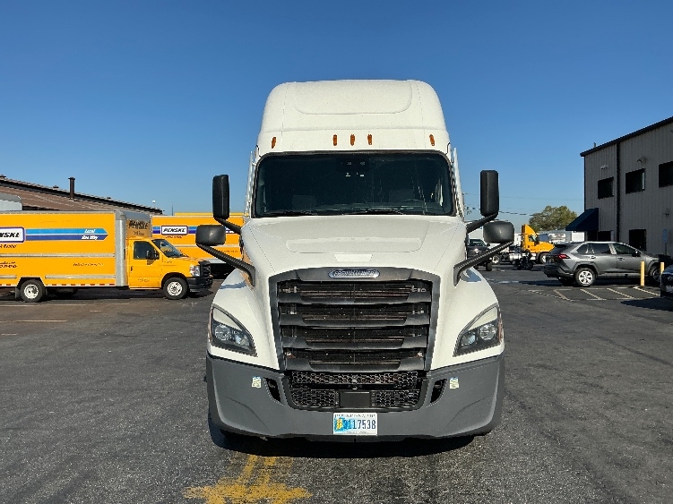 2022 Freightliner Cascadia in Albuquerque, NM — photo 2