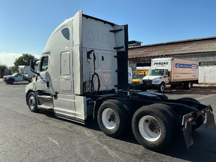 2022 Freightliner Cascadia in Albuquerque, NM — photo 5