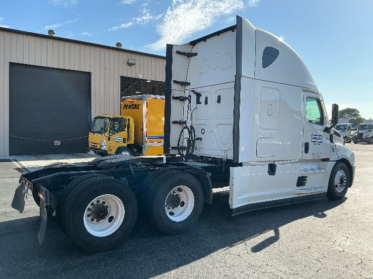 2022 Freightliner Cascadia in Albuquerque, NM — photo 7