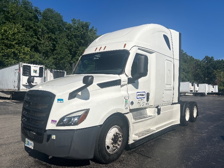 2022 Freightliner Cascadia in Melrose Park, IL — photo 3