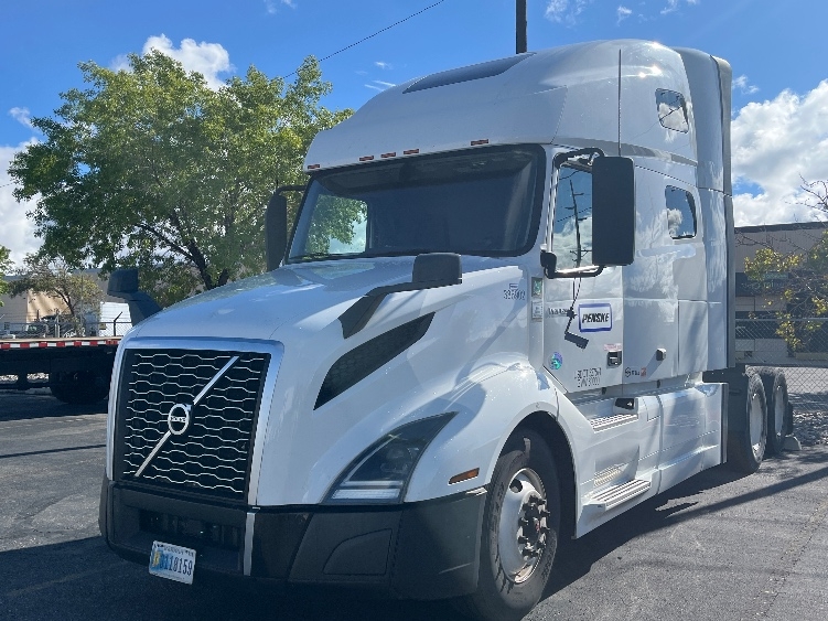 2022 Volvo VNL 760 in Prescott Valley, AZ — photo 3