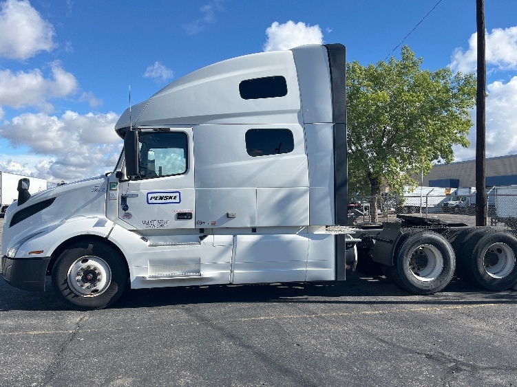 2022 Volvo VNL 760 in Prescott Valley, AZ — photo 4