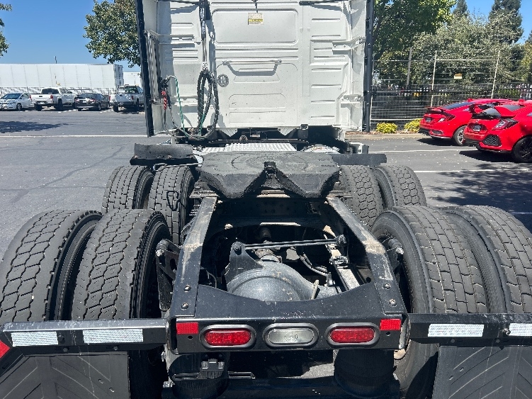 2022 Volvo VNL 760 in Carson, CA — photo 6