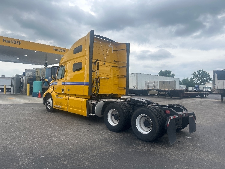 2022 Volvo VNL 760 in Omaha, NE — photo 4