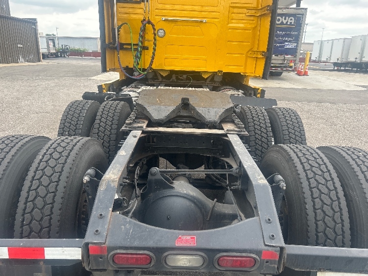 2022 Volvo VNL 760 in Omaha, NE — photo 5
