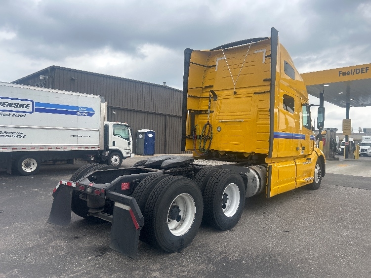 2022 Volvo VNL 760 in Omaha, NE — photo 6