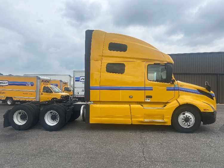 2022 Volvo VNL 760 in Omaha, NE — photo 7