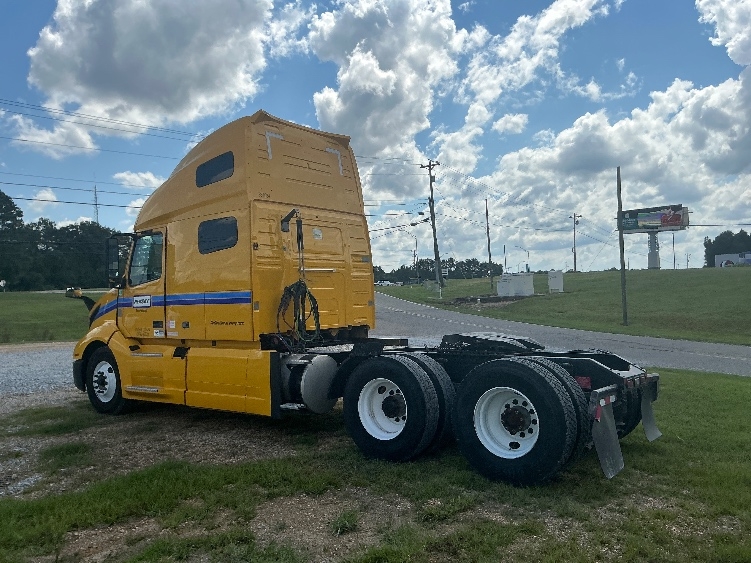 2022 Volvo VNL 760 in Baton Rouge, LA — photo 5